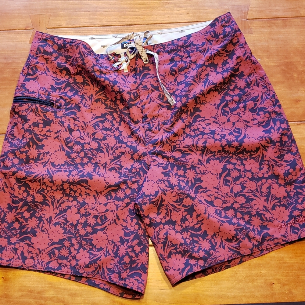 Patagonia Men's Board Shorts 32 Waist Red and Blue